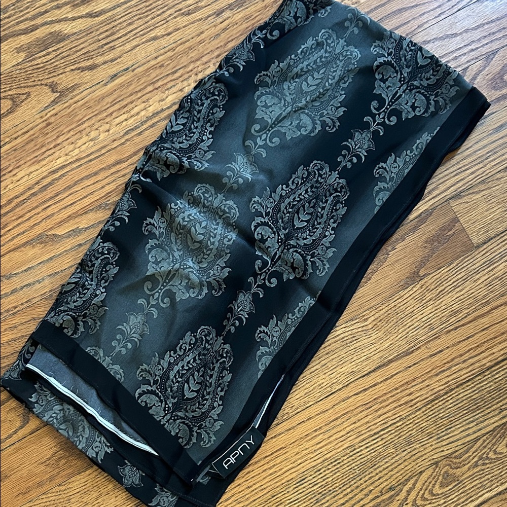 Elegant Black and Gray Paisley Women's Scarf
